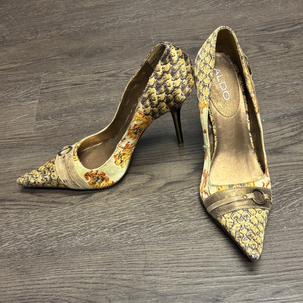 ALDO Women's US Sz 7B Textured Heels - Leather Sole. Worn twice, GUC.